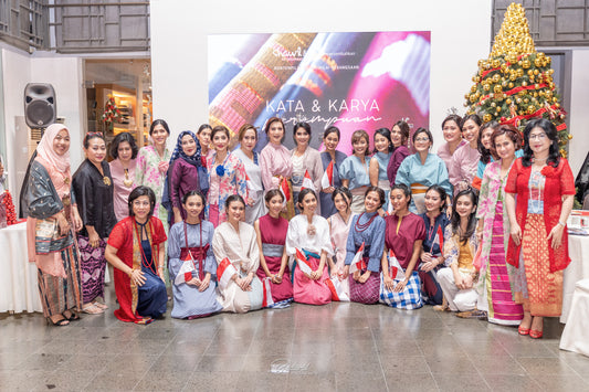 Kata dan Karya Perempuan ( Fashion Show dan Talkshow by: Shawl&co dan Mitra Hadiprana )