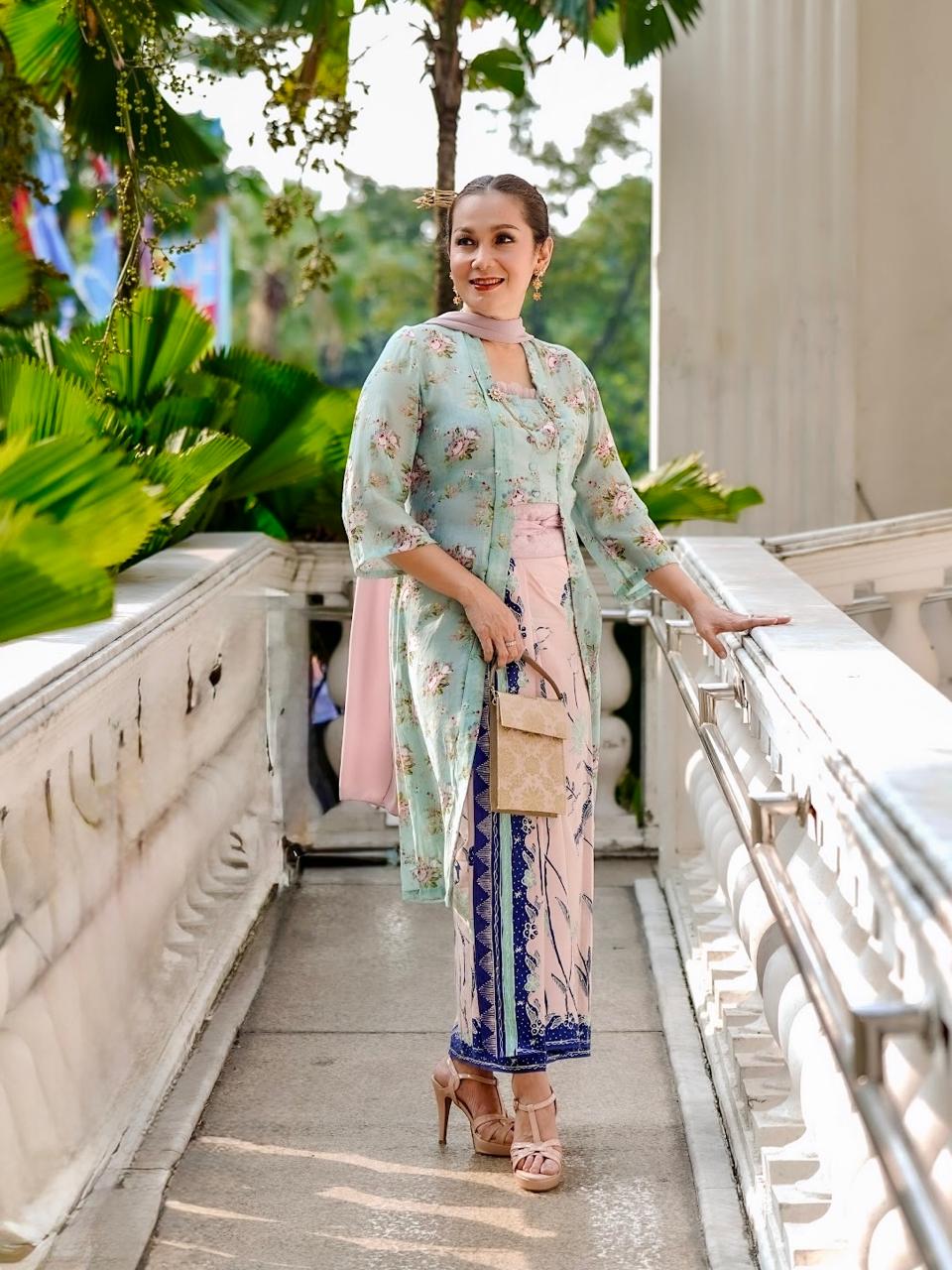 Kebaya Dewi