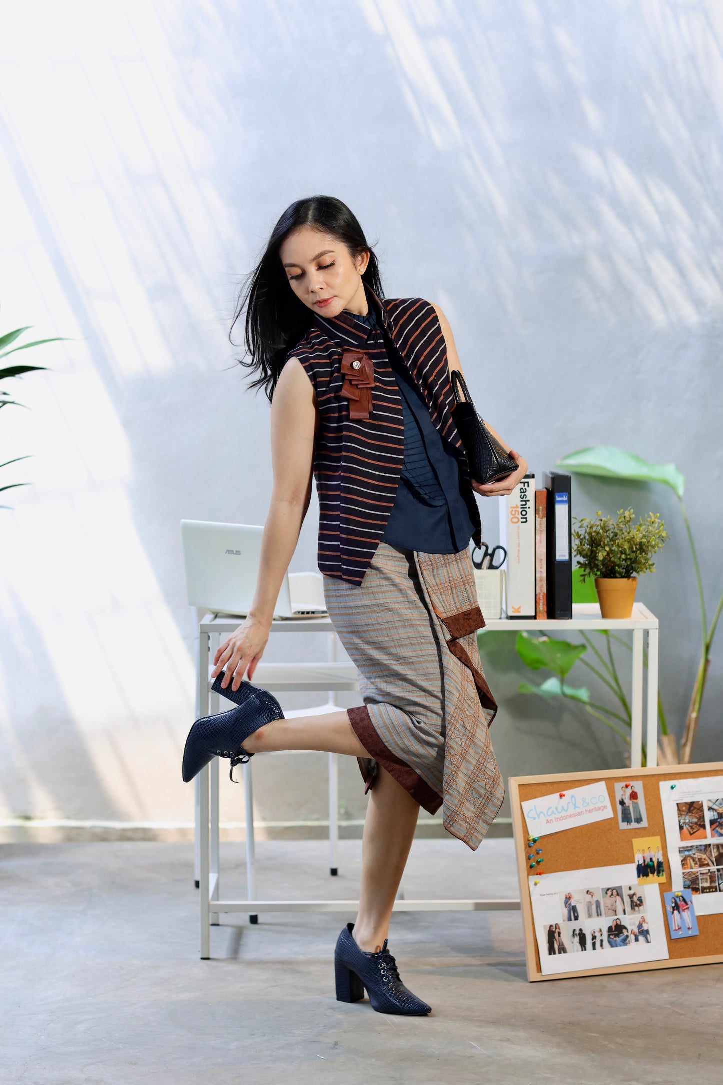 Astrini Sleeveless
