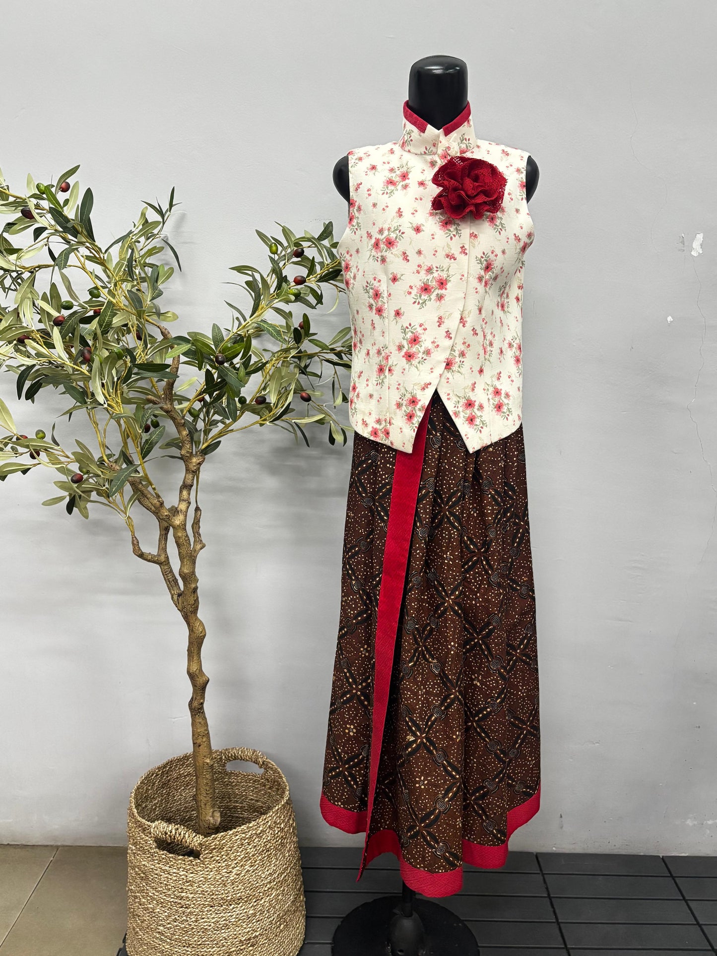 Astrini Sleeveless