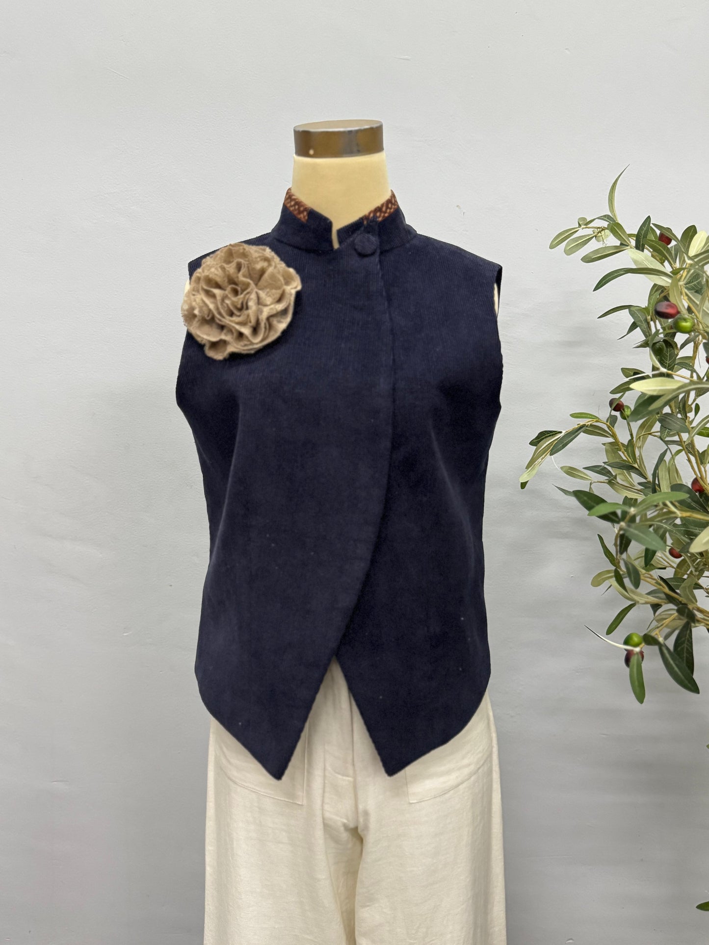 Astrini Sleeveless