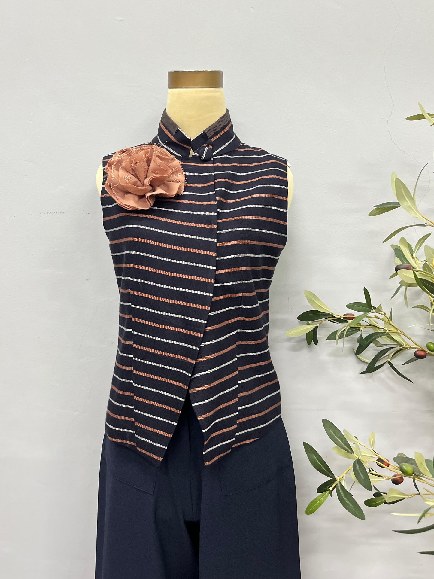 Astrini Sleeveless