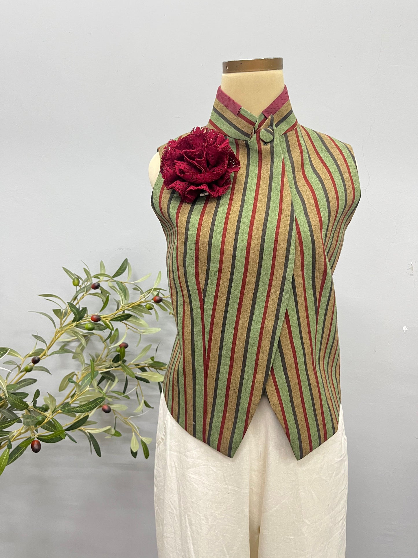 Astrini Sleeveless