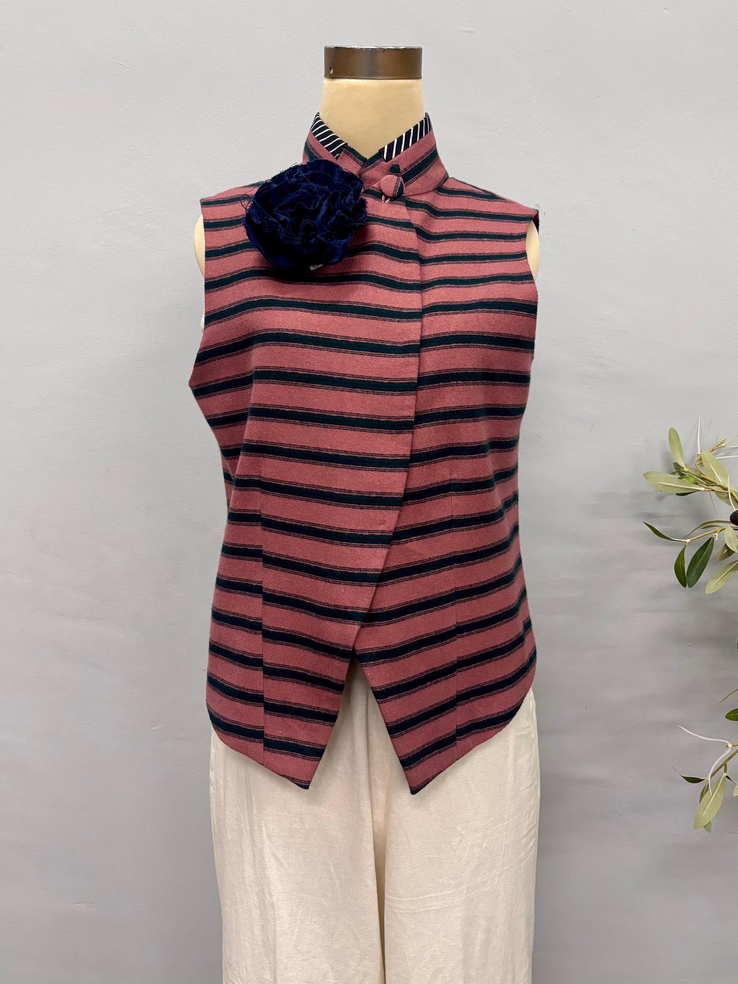 Astrini Sleeveless