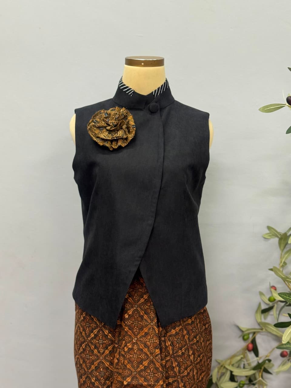 Astrini Sleeveless